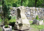 Kamień ozdobny - stojący (obelisk)